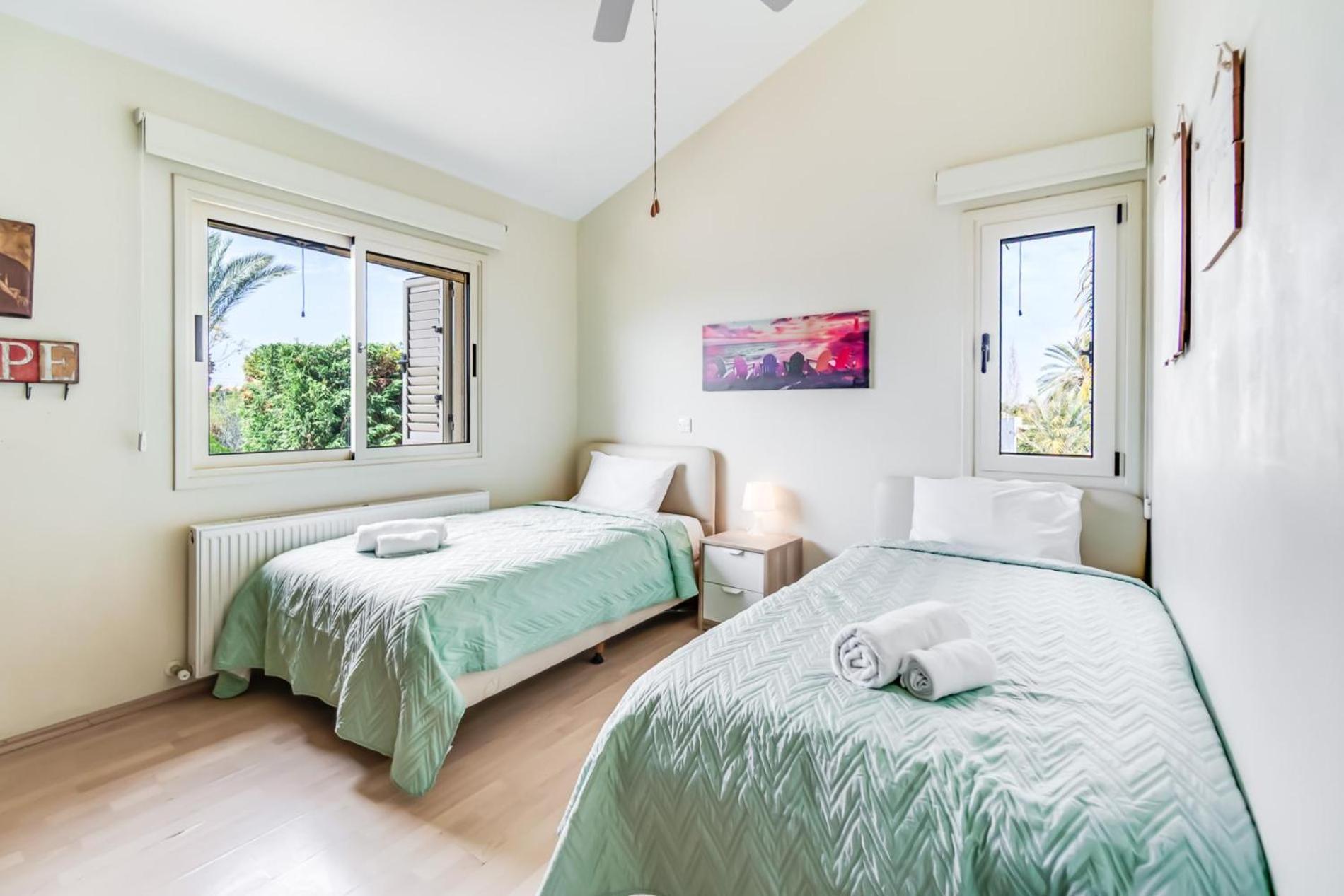 Villa Venus By Ezoria Villas Перволия Экстерьер фото